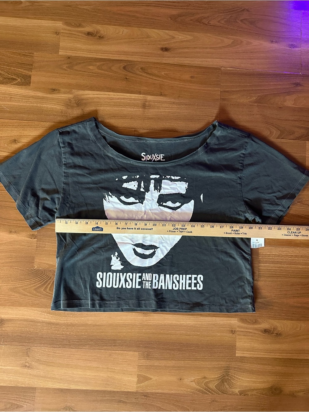 Hot Topic Black Siouxsie and the Banshees Off the Shoulder Graphic Tee - Picture 4 of 10